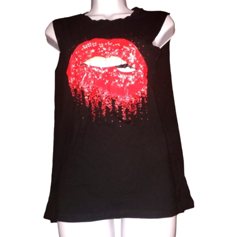 Woman’s Sleeveless sparkle  Lips top